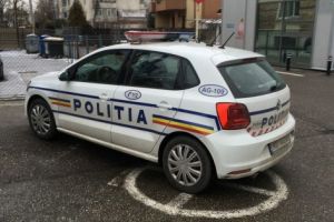 Dacă şi poliţiştii opresc maşina pe „interzis”…