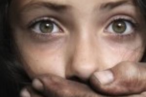 INTERNETUL – UNEALTA TRAFICANTILOR DE PERSOANE !