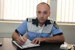Un poliţist rănit foarte grav în timpul unei misiuni de urmărire nu a primit nici un leu ...