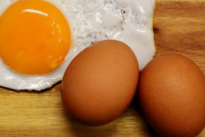 Cazul şocant al adolescentului care face ouă. Medicii nu îşi pot explica ce se întâmplă cu băiatul. „20 de ouă au ieşit din mine”