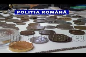 VIDEO: Obiecte de artă şi arme, descoperite la Galaţi în urma unor percheziţii