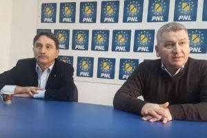 VIDEO: Potrivit deputatului PNL Florin Roman, Comisia de dialog social de la Prefectură, pe tema închiderii şcolilor, a fost ”o şezătoare în familia social-democrată” iar Dănuţ Hălălai este ”un amărât de prefect”