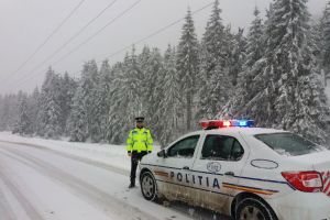 Cum sfidează unii mortea pe zăpadă: cu 1,28 mg/l alcool pur în aerul expirat, la volan