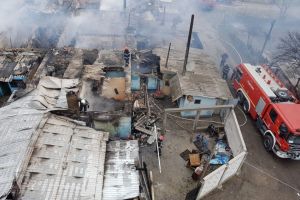 Apel umanitar pe Facebook pentru persoanele care au ramas in strada in urma incendiului devastator de la Medgidia. 49 de oameni, fara locuinte