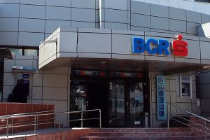 După atacul de „skimmer” la bancomatele BCR, păgubiţii primesc banii înapoi