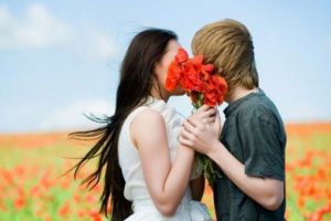 Legenda Dragobetelui: Fetele si băieţii se întâlnesc pentru ca iubirea lor să tină tot anul, precum a păsărilor ce se „logodesc” în acestă zi