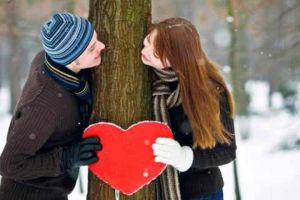 SONDAJ: 7 din 10 români vor sărbători ”Dragobetele”. O treime cheltuiesc între 50 şi 100 de lei pentru cadou