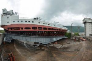 INGENIOSUL PROIECT INGINERESC al ruşilor. Monstrul de metal electrificat care circulă pe şine şi apoi pluteşte. GALERIE FOTO