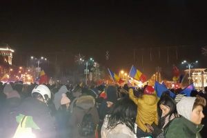 Protestat in fata sediului Guvernului. 100 de persoane au iesit in strada impotriva deciziei ministrului Justitiei