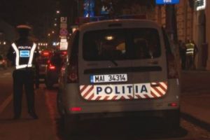 Poliţist LOVIT de un şofer neatent şi băut, pe stradă. În ce stare se află omul legii