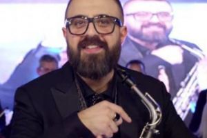 SCANDAL SEXUAL în lumea MANELIȘTILOR. Soţia unui cunoscut interpret a fost PRINSĂ într-o IPOSTAZĂ INTERZISĂ. Ce făcea în LIMUZINĂ cu alt BĂRBAT