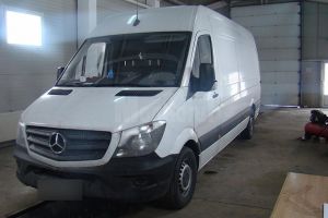 Un microbuz Mercedes căutat de autorităţile franceze, descoperit în PTF Siret