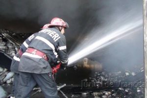 ULTIMĂ ORĂ: Incendiu la o locuinţă din Odobeşti