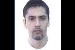 Barbatul suspectat ca si-a aruncat tatal de la balcon, dat in urmarire nationala si in consemn de frontiera (galerie foto)