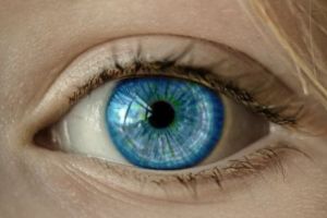 Bolile care pot fi DIAGNOSTICATE din OCHI. Google lansează algoritm de AI care poate depista PROBLEME CARDIACE