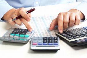 Noul mod de calcul al contribuţiilor sociale în cazurile de concediu medical sau maternal