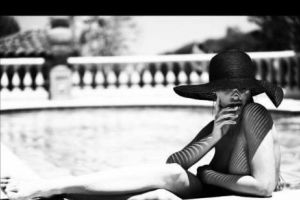 LE ÎNTRECE pe toate cu FRUMUSEȚEA ei ATIPICĂ. Campioana la ȘAH care a ÎNCINS milioane de bărbaţi! GALERIE FOTO INCENDIARĂ