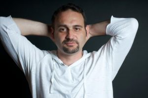 Bai panaramelor care sunteti deputati si senatori: Revolta lui Celentano din Las Fierbinti. De ce s-a suparat pe politicieni