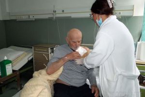 Inimă „reîncărcată”: O echipă de chirurgi orădeni a realizat cu succes prima implantare a unui stimulator cardiac