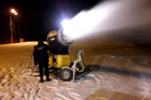 Pregătiri pentru redeschiderea Pârtiei Cocoş din Wonderland (FOTO)