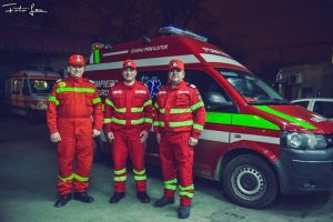 Un barbat care ameninta pacientii Spitalului Municipal, imobilizat de un echipaj SMURD