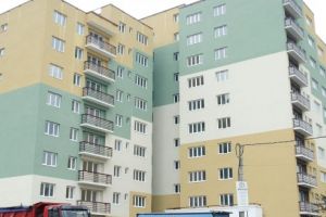 NEWS ALERT: O fetiţă de 12 ani, din Deva, a murit după ce a căzut de la etajul 8.