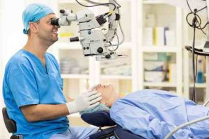 Chirurgia oftalmologică implică inovaţie tehnică, dar şi înalt profesionalism. Cele mai performante tomografe oculare din lume, acum la Clinica Opticline – dr. Teodor Holhoş din Alba Iulia