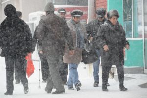 Ministerul Sănătăţii recomandă evitarea deplasărilor şi a expunerii prelungite la frig