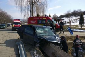 Accident la Sigmir. O maşină a intrat într-un cap de pod (FOTO-VIDEO)