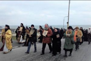PROCESIUNE, pe malul mării, de DUMINICA ORTODOXIEI 

