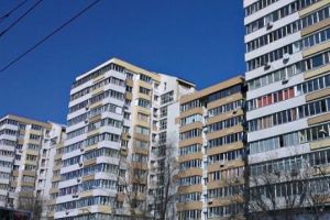 ȘOCANT! O fetiţă a căzut de la etajul opt al unui bloc. A fost demarată o ANCHETĂ