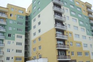 Tragedie, în municipiul Deva. O fetiţă de 12 ani a murit, după ce a căzut de la etajul 8 al blocului în care locuia