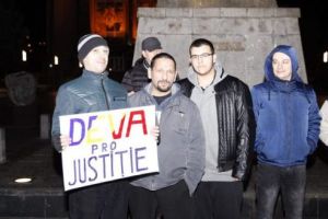 Proteste la Deva, după decizia ministrului Justiţiei de revocare a şefei DNA