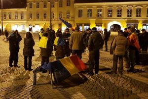 Update – Protest la Sibiu pentru apărarea justiţiei. Oamenii mărşăluiesc prin oraş
