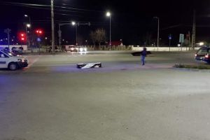 Caz incredibil la Arad. Un sicriu in care se afla o persoana decedata a cazut din masina mortuara in trafic (galerie foto)