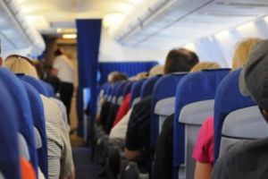 Clipe de COȘMAR într-un AVION. Bagajele unui pasager au luat FOC. Motivul este INCREDIBIL