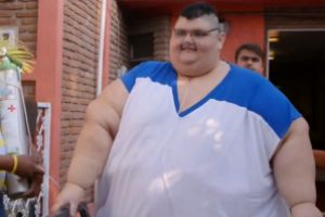 Un fost detinator al titlului de “cel mai greu om din lume” a slabit aproape 250 de kilograme