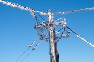 Nu se mai întrerupe curentul electric. Primăria a intervenit, iar Electrica amână lucrările până trece gerul