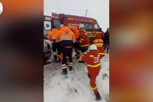 Accident cu cinci victime provocat de o şoferiţă de 19 ani