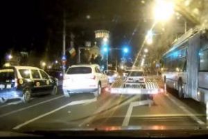 Accident LIVE lângă Teatru! Cine e de vină? - VIDEO