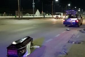 Caz năucitor, duminica seara! Mort, pierdut în mijlocul intersecţiei
