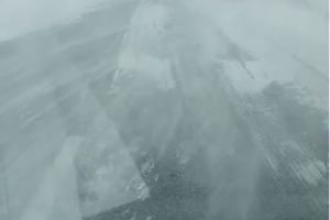 Vremea rea face victime. O masina a derapat si a ajuns in sant pe DN 22. Pe DN3 doua tiruri si un autobuz au iesit de pe carosabil