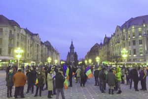Protest pe cod galben de ger in Piata Victoriei: Timisorenii sunt alaturi de sefa DNA