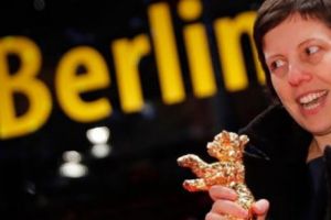 The Guardian DESFIINŢEAZĂ filmul Touch me not: „E un film atât de prost încât provoacă stinghereală. E cumplit de mediocru...”