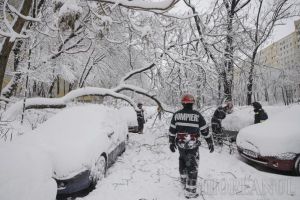 Frig de crapă pietrele! Şcoli închise, trenuri anulate, temperatură negativă record în Moldova