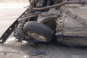 Masina rasturnata pe DN 1A, la iesire din Valeni