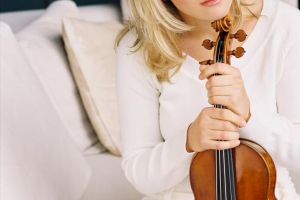 La Alba Iulia, primăvara vine cu sunete divine! Seară Stradivarius cu Rebekka Hartman şi vioara ei unică, în 9 martie, la Casei de Cultură a Sindicatelor