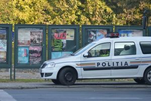 Tentativa de suicid la Timisoara. O femeie a amenintat ca se arunca pe geam