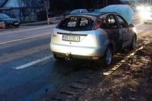 Viişoara: O maşină a luat foc în timp ce rula pe DN 17 (FOTO)