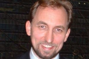 UNGURII cer DEMISIA unui PRINȚ